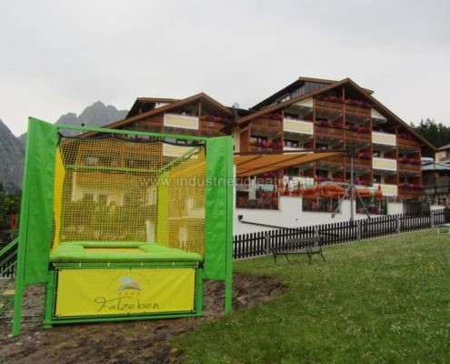 Trampoline pour jardin vert